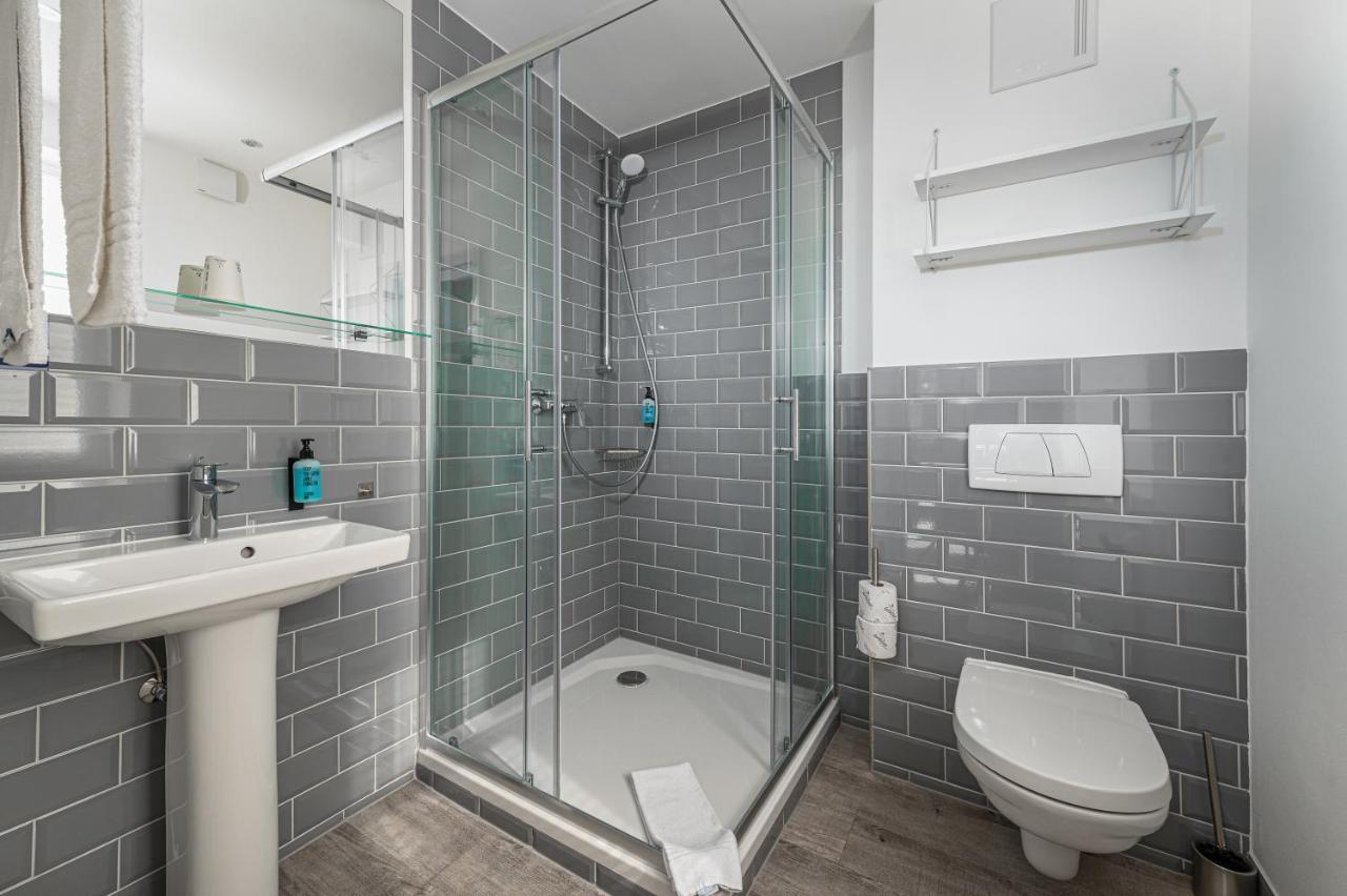 Hotel Das Q Aldingen  Экстерьер фото
